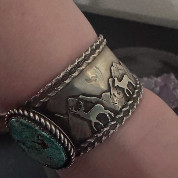 Royston turquoise cuff bracelet - Picture 3 of 4